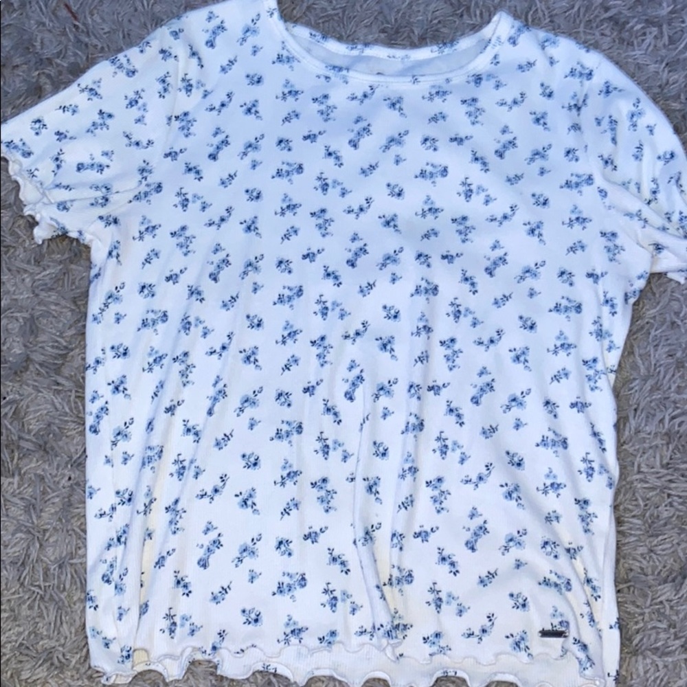 Hollister Flower Lettuce Edged top
